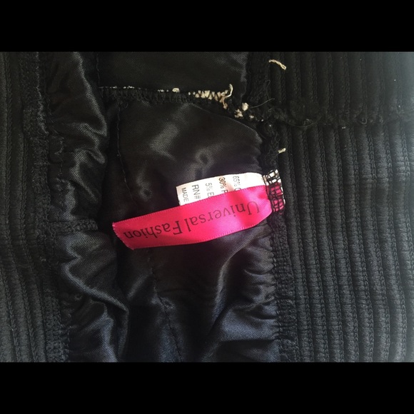 Black and gold Lace shorts - Picture 2 of 3